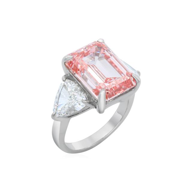 Glamorous 3 Stone Diamond Ring 